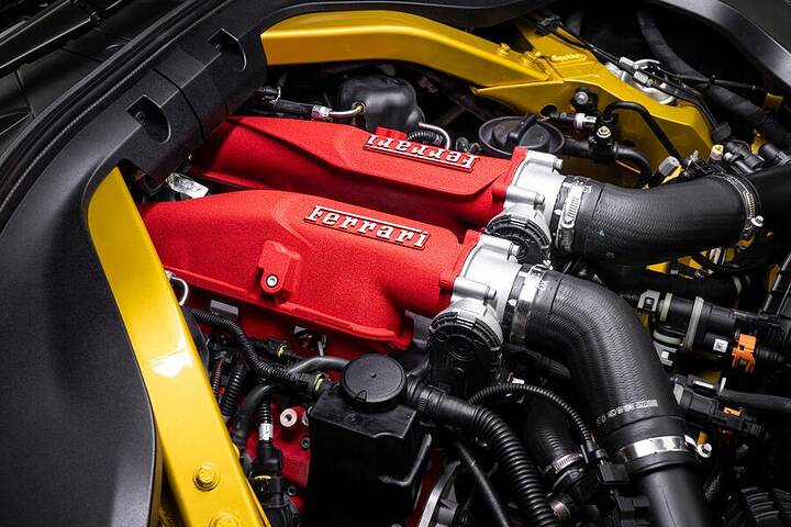 imgi_14_ferrari-amalfi-engine-bay