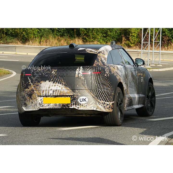 New electric Range Rover GT spotted near the Nürburgring! What do you guys think of it#rangerov (2)