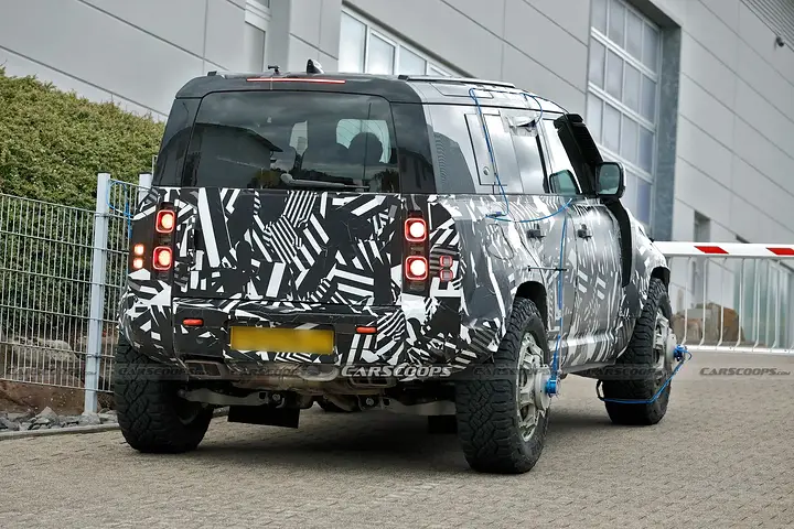 Land-Rover-Defender-Extreme-Spy-Shots--newcarscoops-36