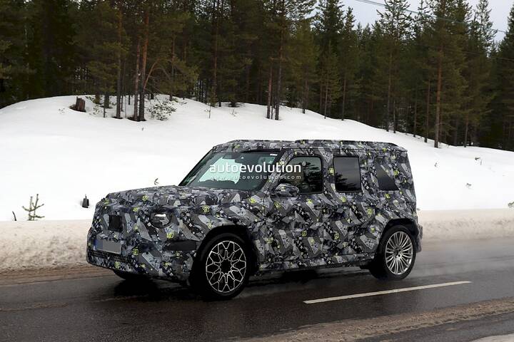 imgi_33_spy-photos-mercedes-benz-showcases-baby-g-class-off-roader-in-new-camo-acknowledging-speculations_5