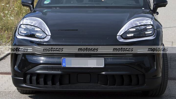Finally revealed! The new electric Porsche Cayenne reveals its interior (and its new face, too)