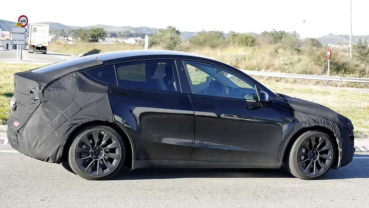 tesla-model-y-juniper-facelift-2025-erlkonig (13)