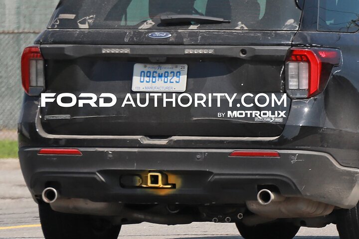 2024-ford-explorer-police-interceptor-utility-refresh-no-camouflage-august-2023-exterior-002-rear-end-tail-lights