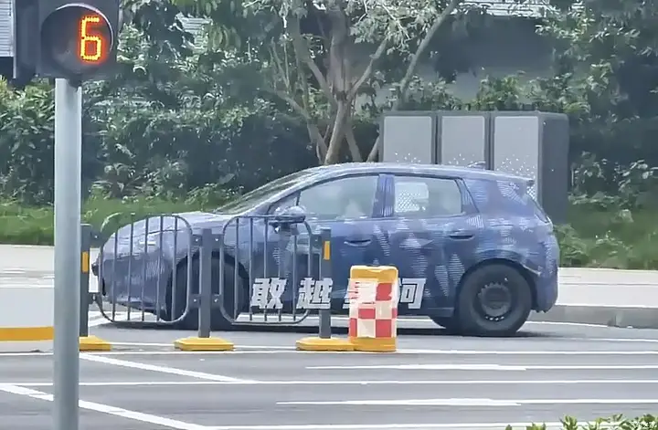 1200x0_1_dolphin_newcarscoops__xpV2mAaReAZUUiAAUuuAf1C1U739