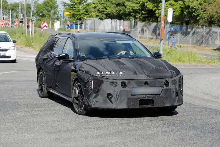 first-ever-kia-k4-wagon-spied-as-the-proceed-s-replacement_9