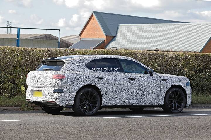 imgi_85_bentley-s-urban-ev-identifies-as-a-smaller-bentayga-in-new-spy-shots_30