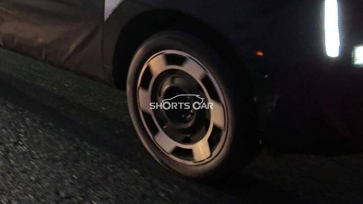 thumb-2027 Hyundai Santa Fe Facelift_newcarscoops_1770093294_3877_950x535