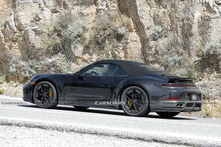 Porsche-911-Turbo-convertible-scoop-00004-1024x683