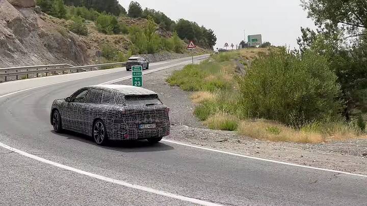 2027-bmw-x5-test-fleet-spied-with-internal-combustion-and-electric-power_24