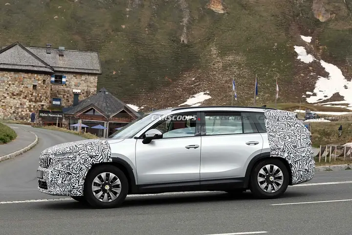 2027-Skoda-Kodiaq-Facelift-newcarscoops-16-2048x1366