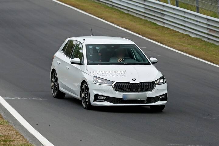 imgi_56_2026-skoda-fabia-rs-potentially-spied-may-feature-volkswagen-polo-gti-muscle_7