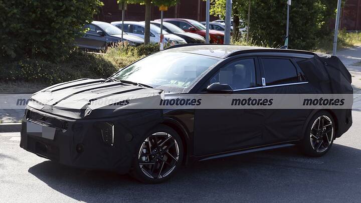 El nuevo familiar de KIA cazado en estas primeras fotos espía tiene algo del Optima… y apunta directo al Passat 9