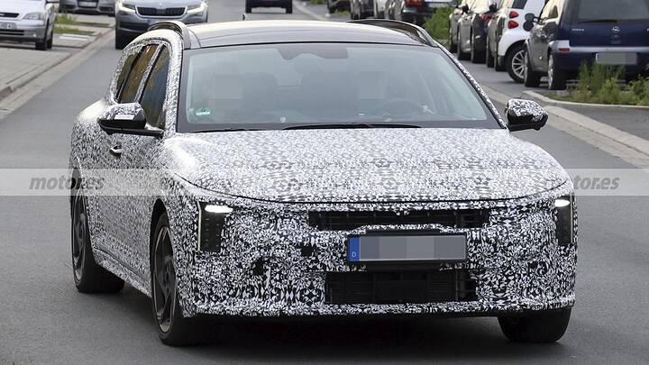 kia-k4-wagon-2026-fotos-espia-destape-2025110845-1762157269_1