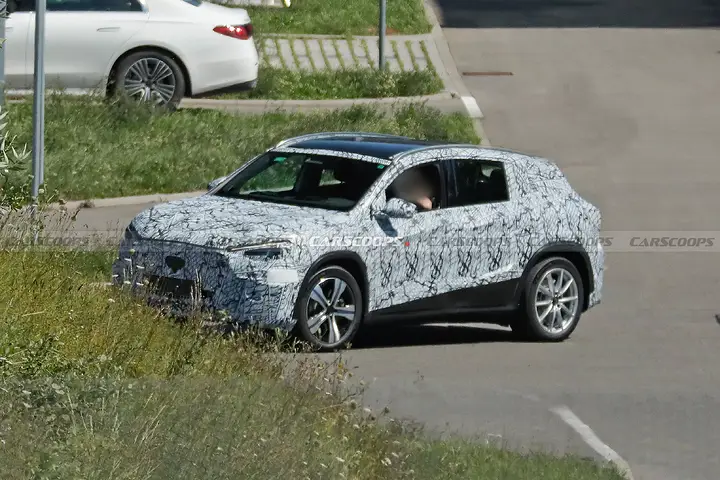 2027-Mercedes-GLA-811-4