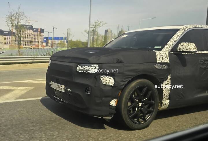 thumb-2027 Genesis GV90_newcarscoops_f17763230049619950x647