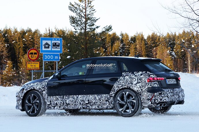 facelifted-audi-s3-spied-with-smaller-grille-maybe-bmw-can-learn-a-thing-or-two-from-it_17