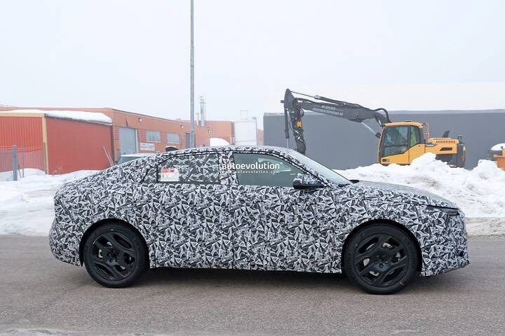 next-ds-flagship-spied-with-sloping-roofline-stla-medium-based-model-is-100-electric_5