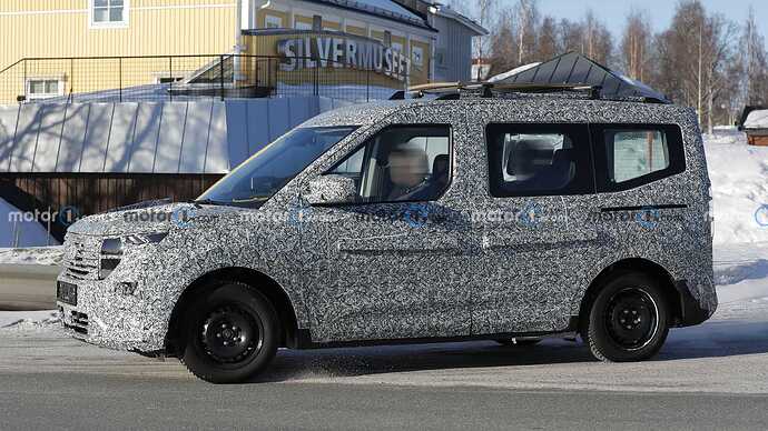 ford-tourneo-courier-spy-photo (6)