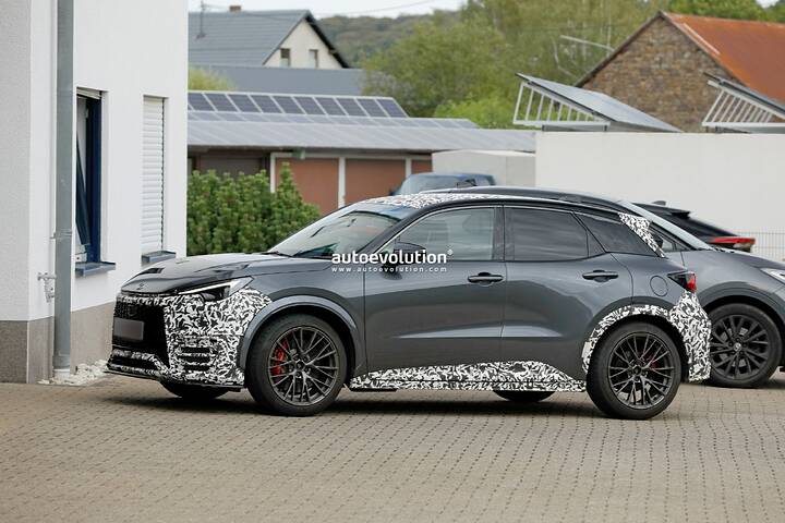 spy-photos-2027-lexus-lbx-morizo-rr-spied-with-minor-updates_3