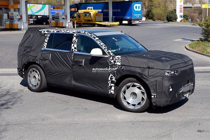 2026-genesis-gv90-electric-flagship-suv-spied-charging-looks-massive_10
