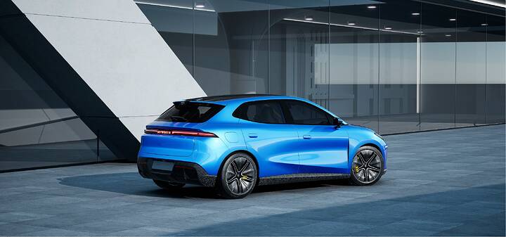 Skywell_unveils_agile_new_‘Q’_hatchback_at_Paris_Motor_Show (1)