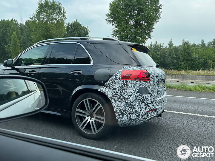 mercedes-benz-gle-klasse-facelift-2026-6834d-c431616062025212033_4