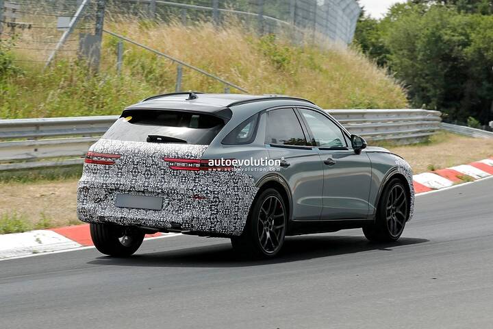 spy-photos-2027-genesis-gv70-hybrid-looks-fast-at-the-nurburgring-nordschleife_7