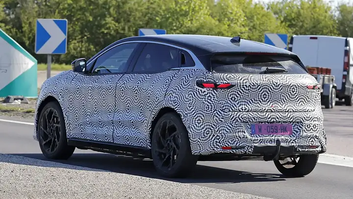 Renault Megane E-Tech Facelift - rear 3_4_newcarscoops__kysmal