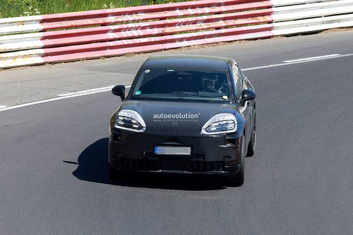 watch-out-tesla-model-x-the-2027-porsche-cayenne-coupe-is-coming-with-ev-power_2