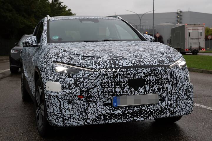 imgi_48_this-is-the-all-new-2027-mercedes-benz-gla-before-youre-supposed-to-see-it_14