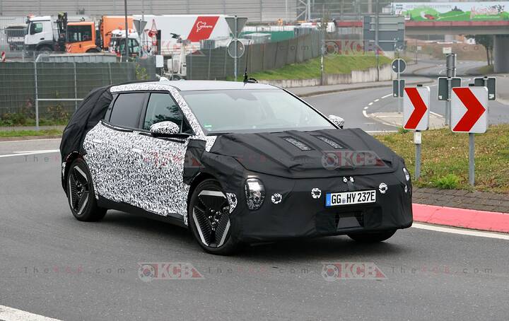 kia-ev4-hatchback-spied-loses-camouflage-5-scaled