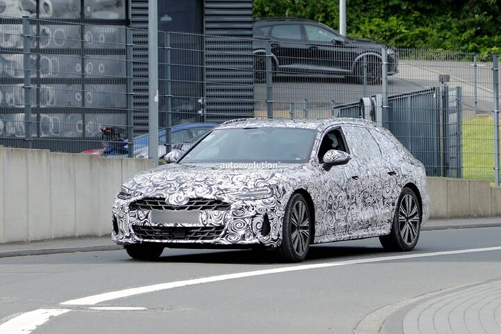 audi-s6-avant-replacing-audi-s7-avant-spied-with-high-voltage-stickers_14