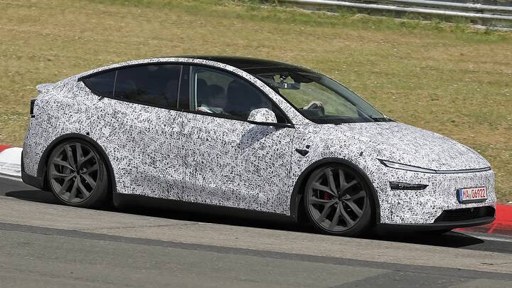 Tesla Model Y Performance - dynamic front angled_pwilyk