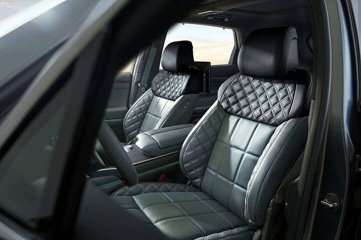 Genesis GV80 Hybrid Debuts newcarscoops_4