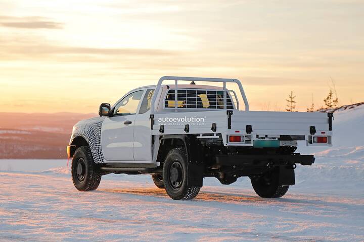 2026-ford-ranger-super-duty-single-cab-makes-spy-photo-debut-during-europe-test_9