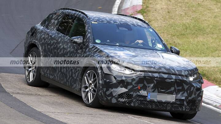 mercedes-amg-gt-suv-electrico-fotos-espia-2025110456-1760085130_3