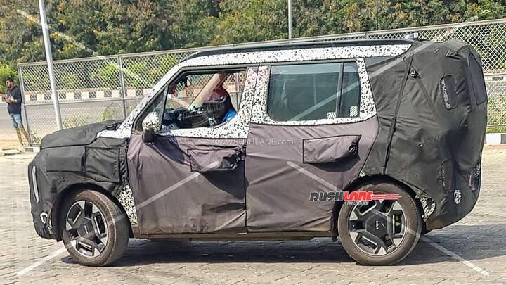 new-kia-syros-ev-spied-charging3