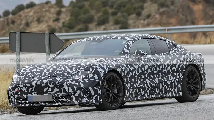 mercedes-amg-gt-berlina-2026-fotos-espia-2025111526-1765388110_8