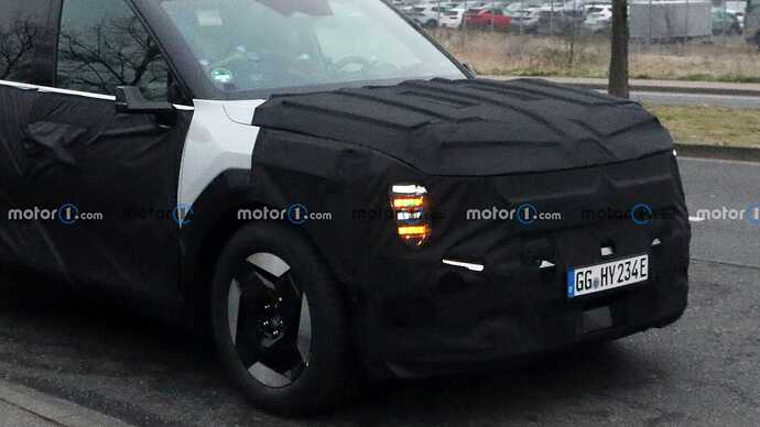 new-kia-ev9-spy-photos (11)