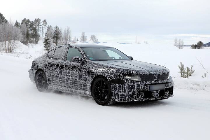 2028-bmw-m5-lci-spied-winter-testing-shows-neue-klasse-styling-cues_7