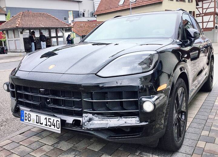 2027 Porsche Cayenne 2nd Facelift-newcarscoops-853