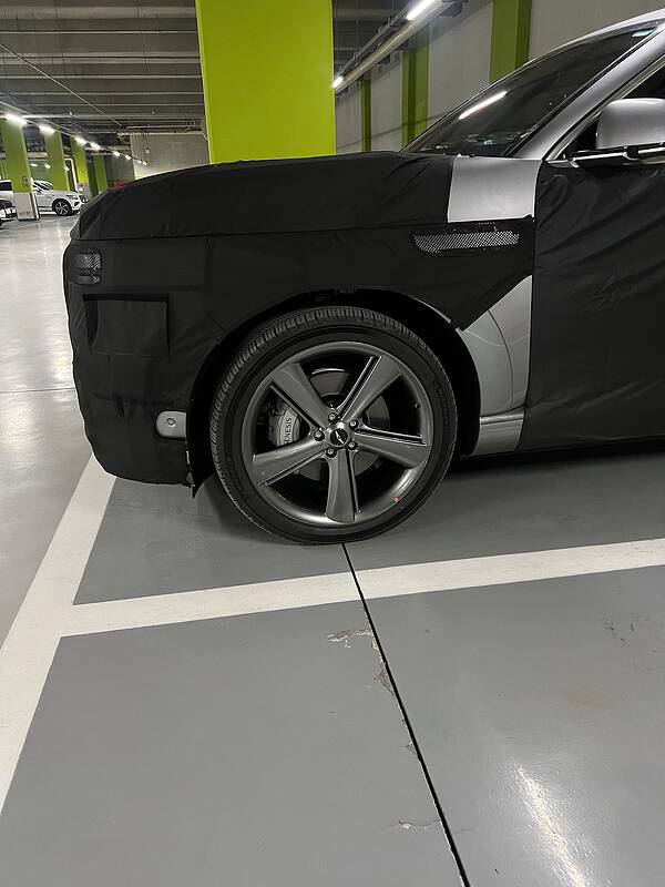 IMG＿Genesis GV90_3203