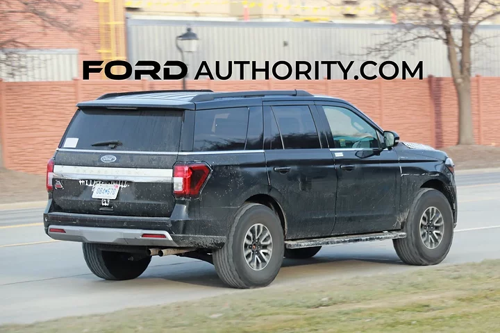Ford-Expedition-Raptor-Prototype-Spy-Shots-February-2023-Exterior-008