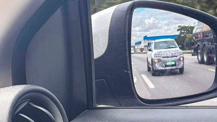 2026-renault-kwid-facelift-spied-newcarscoops-2