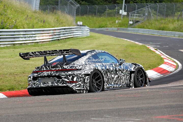 porsches-newcarscoops-2027-updated-gt3-rs-hits-the-nurburgring_7