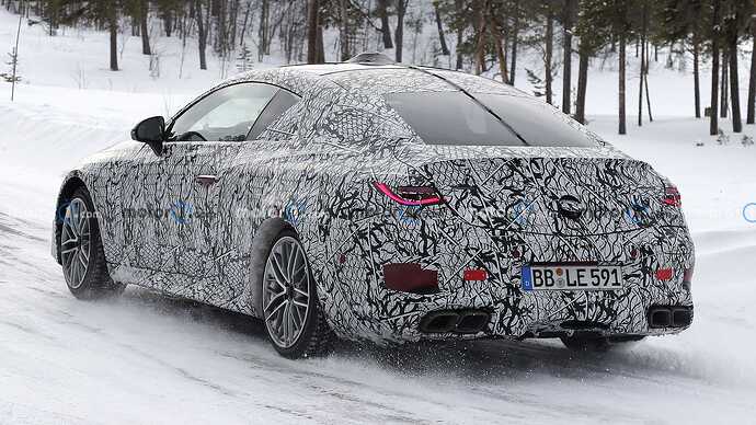 new-mercedes-amg-cle63-coupe-spy-photos (13)