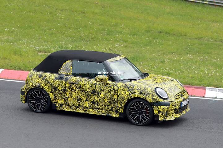 2025-mini-john-cooper-works-convertible-spied-gas-and-electric-versions-are-on-the-menu-235580_1