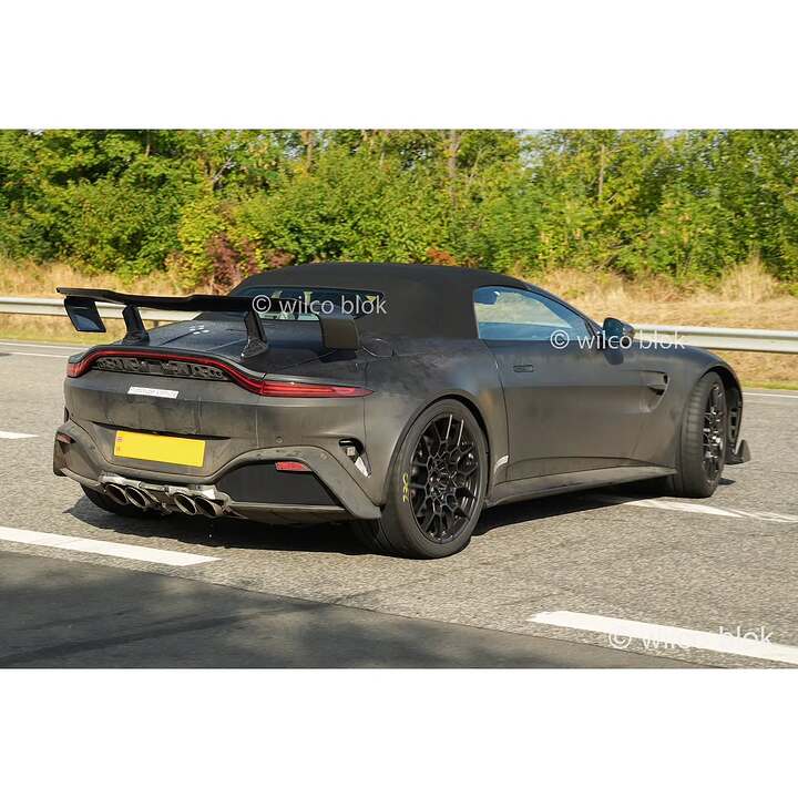 Roadster version of the Aston Martin Vantage RS spied!#Astonmartin #vantage #vantagers #Erlköni (2)