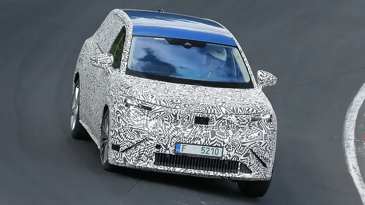 Skoda Vision 7S seven-seat EV - front tracking_n5h4k4
