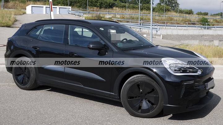 Finally revealed! The new electric Porsche Cayenne reveals its interior (and its new face, too)